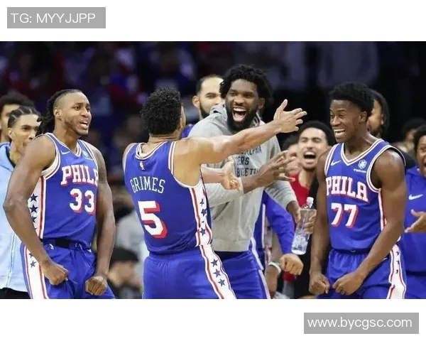 再看一遍！NBA官方分享布莱克在四人围堵下完成扣篮的赛场照