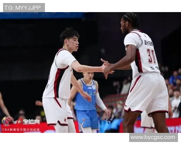 小将张洪硕末节爆发连得9分,帮助@浙江稠州篮球俱乐部 逆转上海